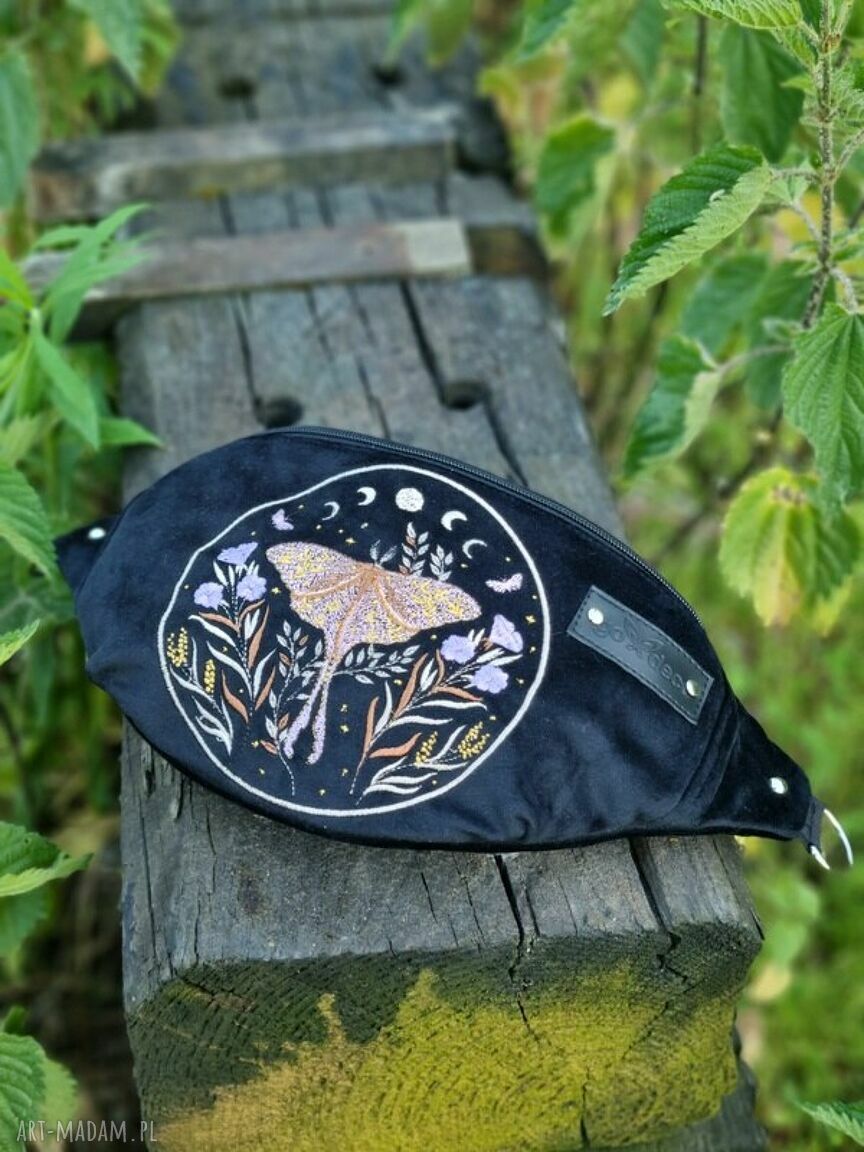 Nerka haftowana witchy ćma motyl - pojemna saszetka handmade