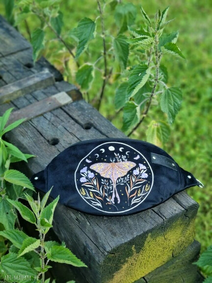 Nerka haftowana witchy ćma motyl - pojemna saszetka handmade
