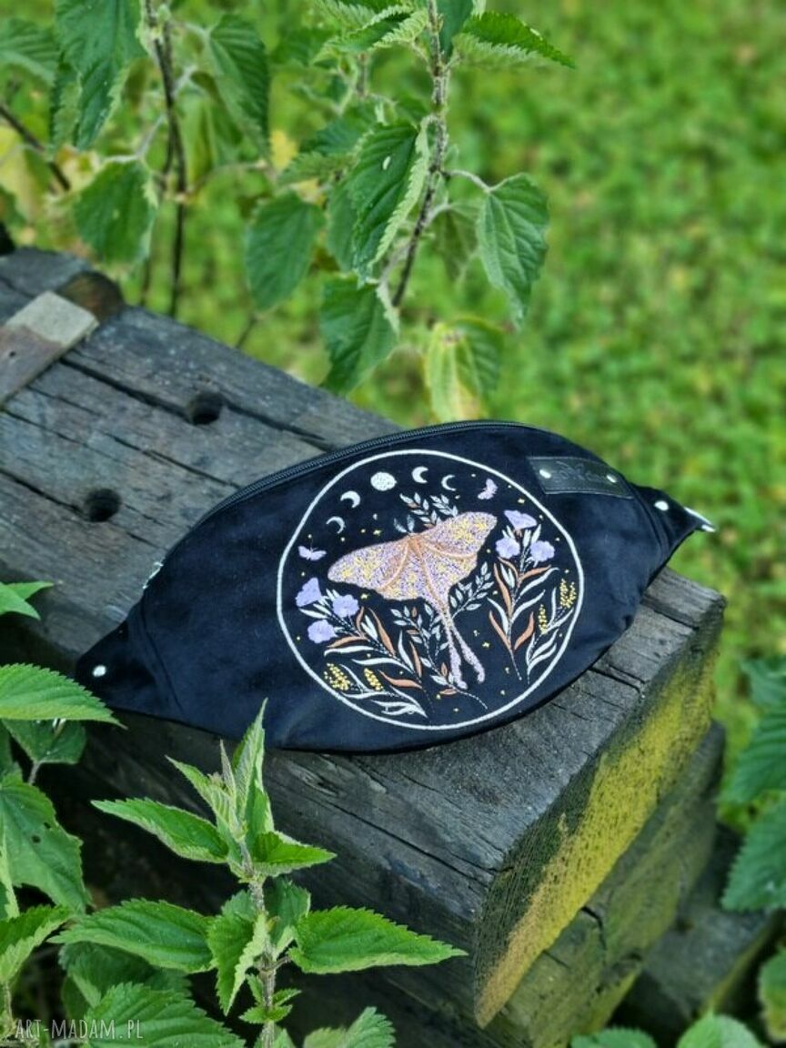 Nerka haftowana witchy ćma motyl - pojemna saszetka handmade