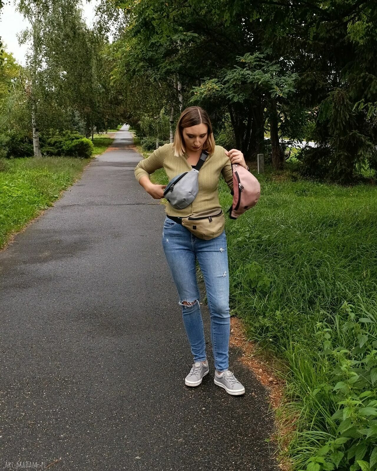 Niebieska nerka klasyczna handmade z regulowanym paskiem