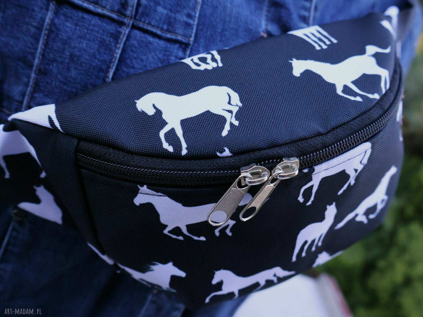 Nerka handmade Konie na czarnym - Rozmiar M