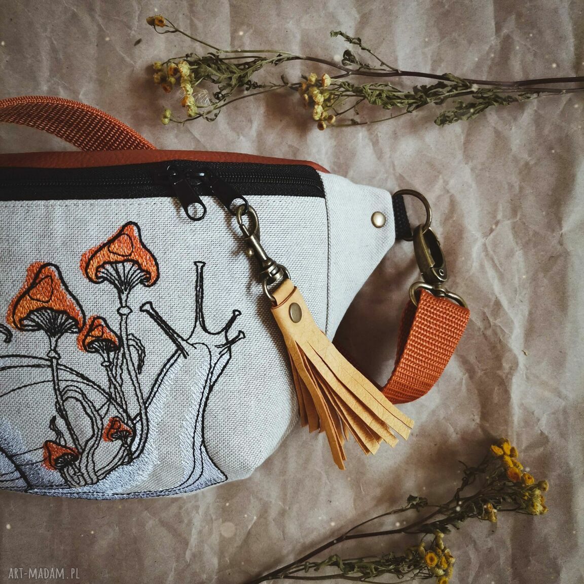 Mini nerka ślimak z grzybkami haft komputerowy, len i eko skóra