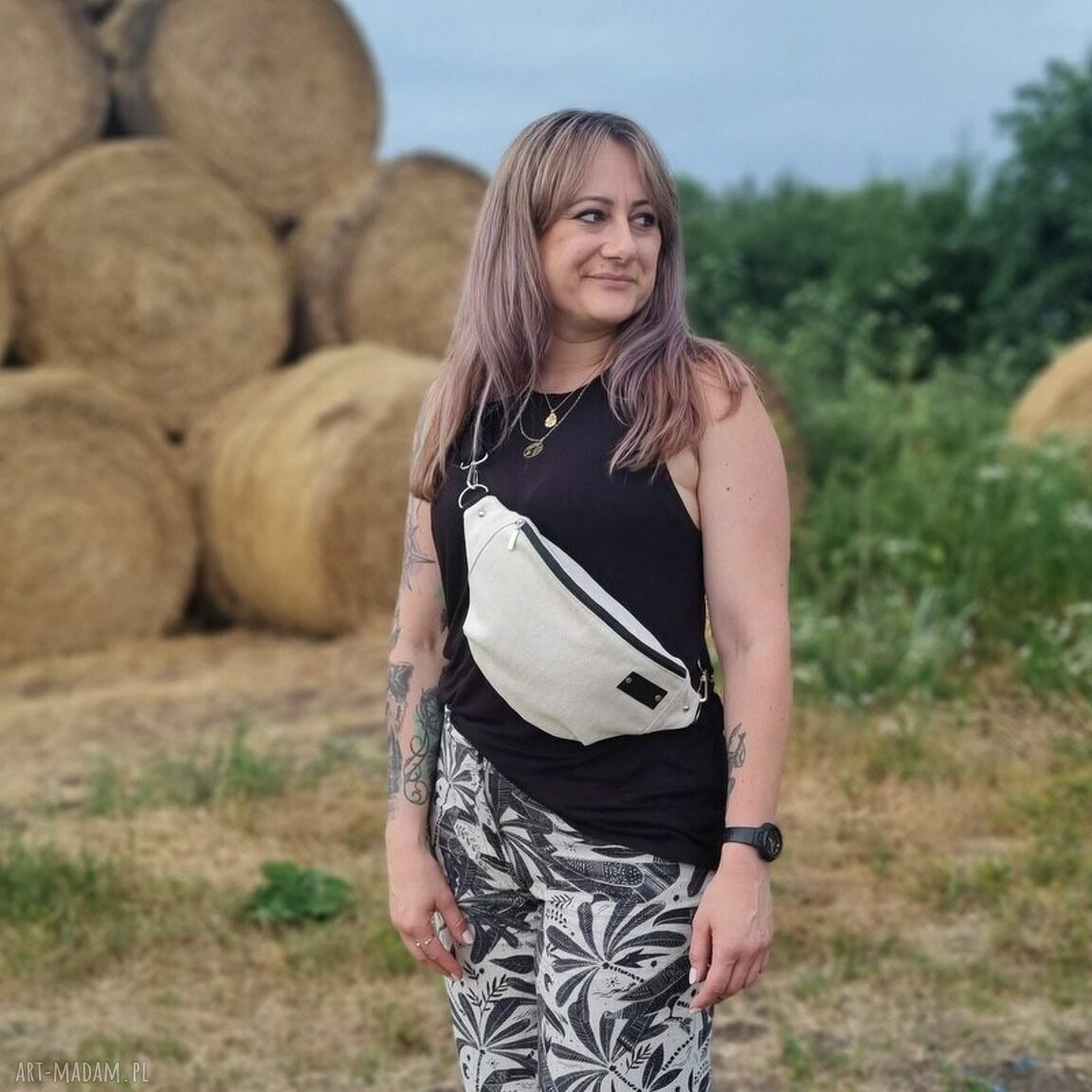 Pojemna nerka wegańska w beżu - na podróż i na co dzień
