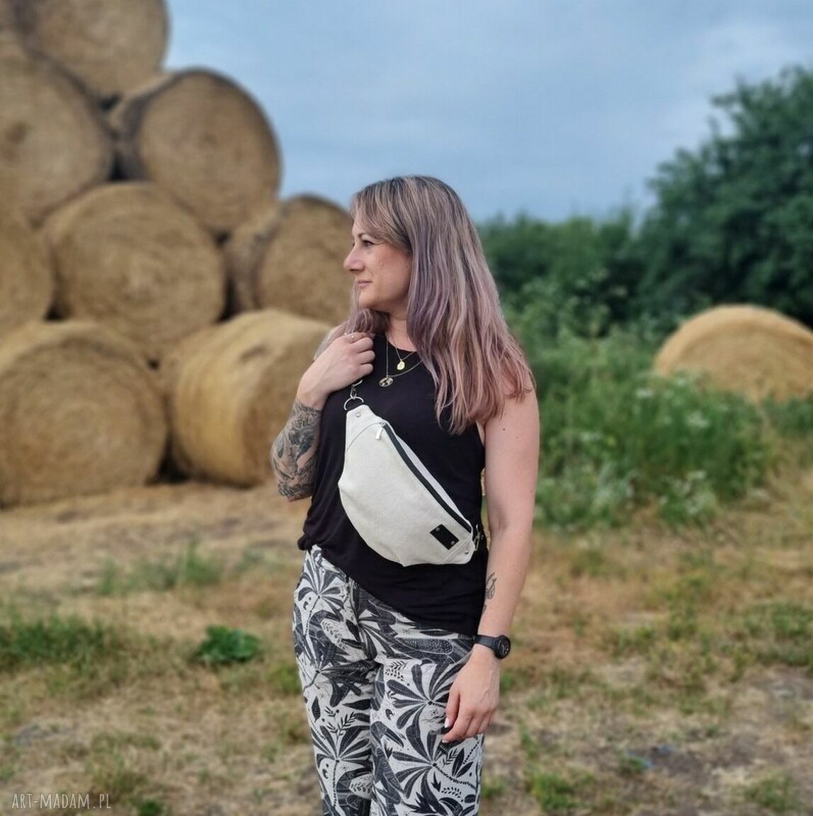 Pojemna nerka wegańska w beżu - na podróż i na co dzień