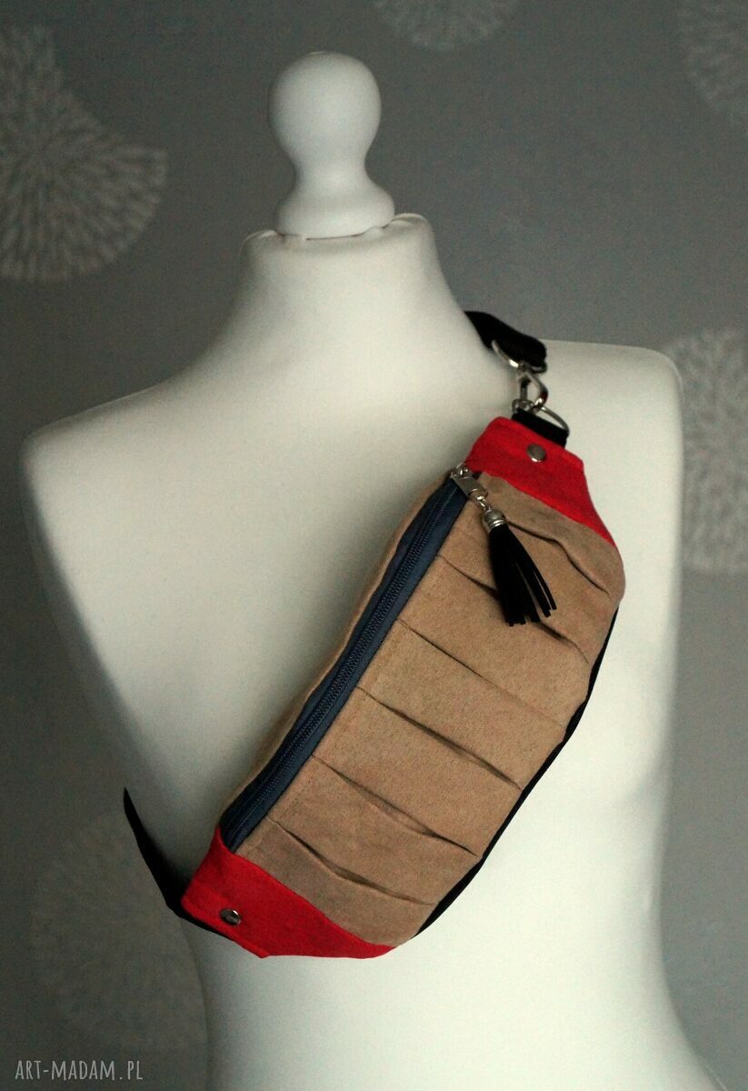 Saszetka na biodro (nerka) handmade - beż, czerwień i gwiazdki