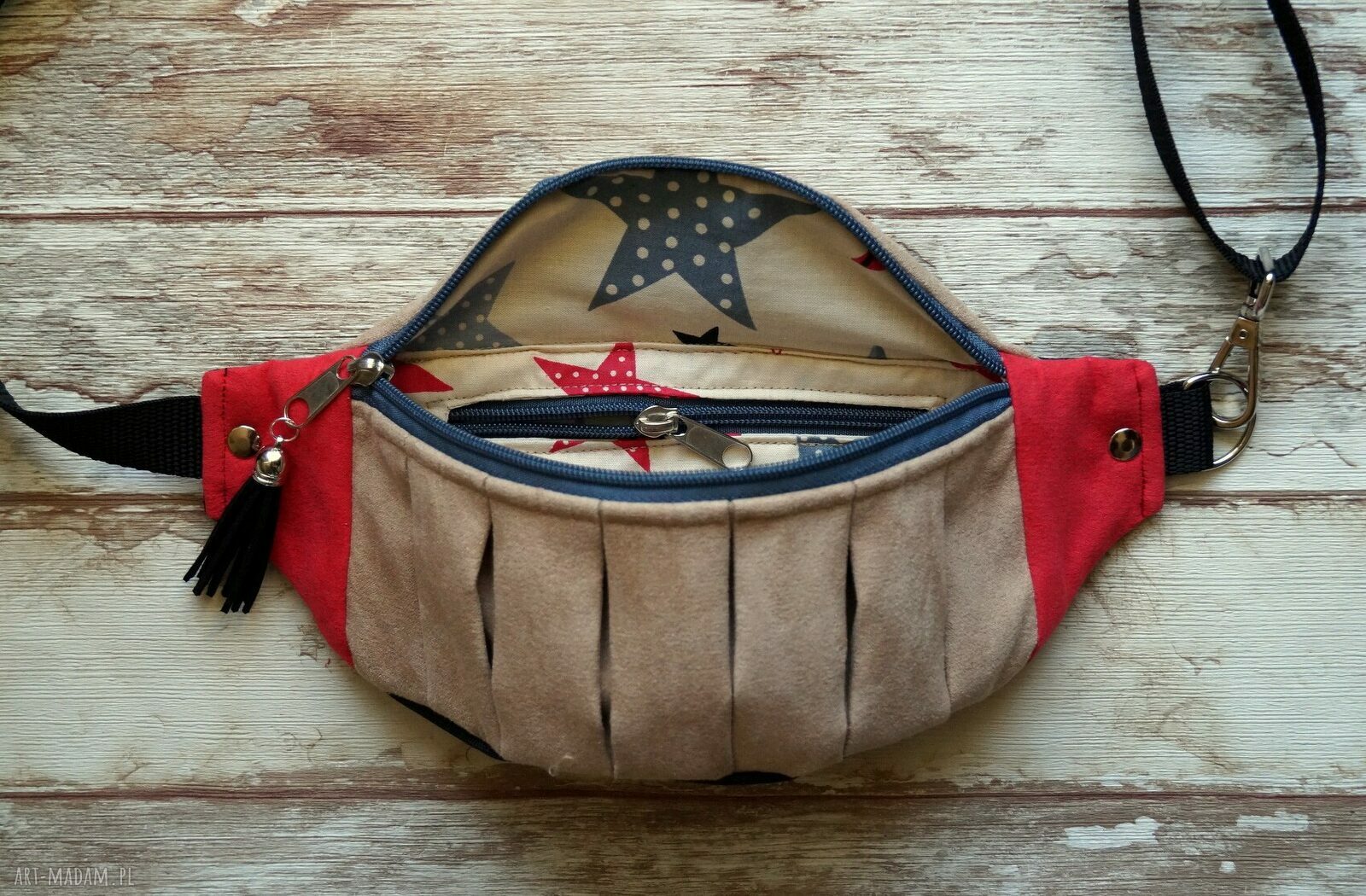 Saszetka na biodro (nerka) handmade - beż, czerwień i gwiazdki