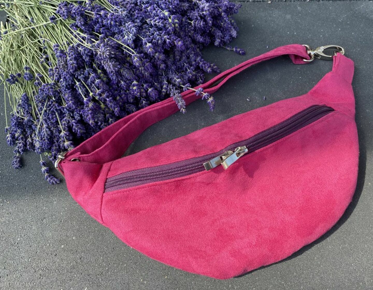 Wegańska nerka handmade fuksja Alicante z zamszu syntetycznego
