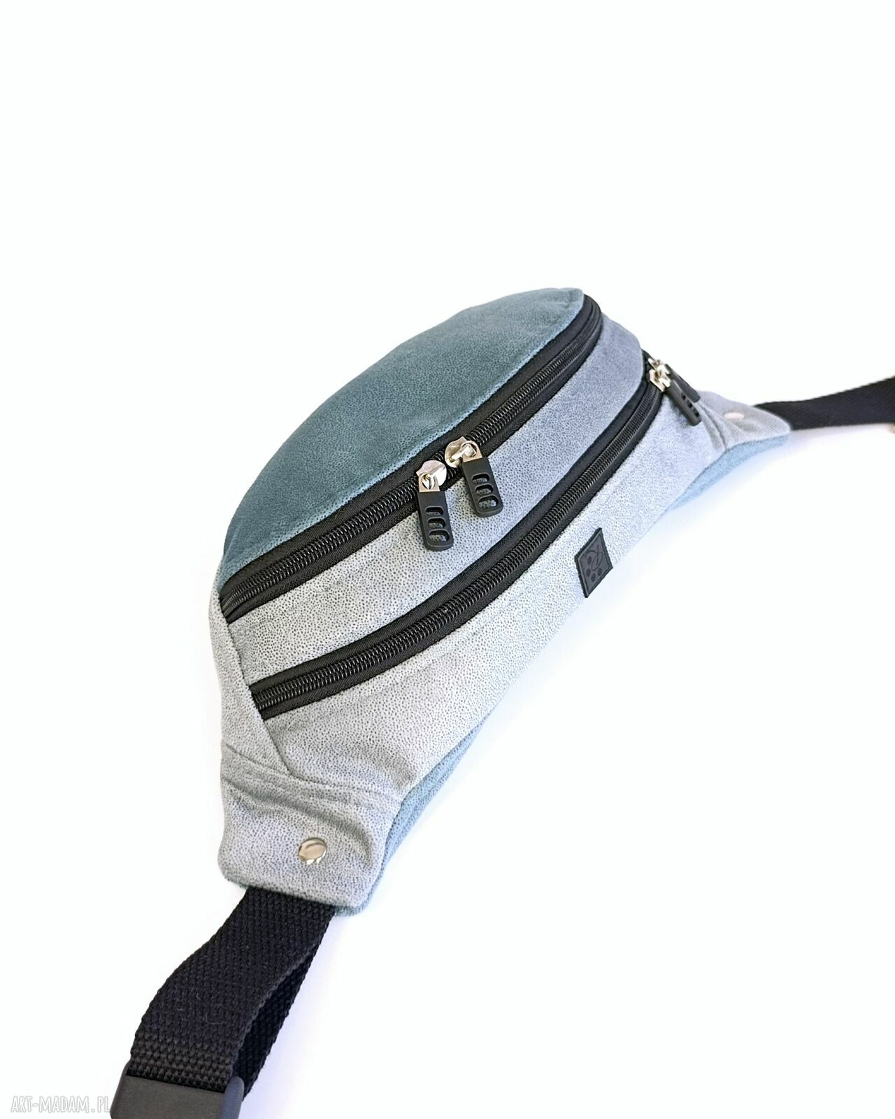 Niebieska nerka sportowa handmade z praktycznymi kieszeniami