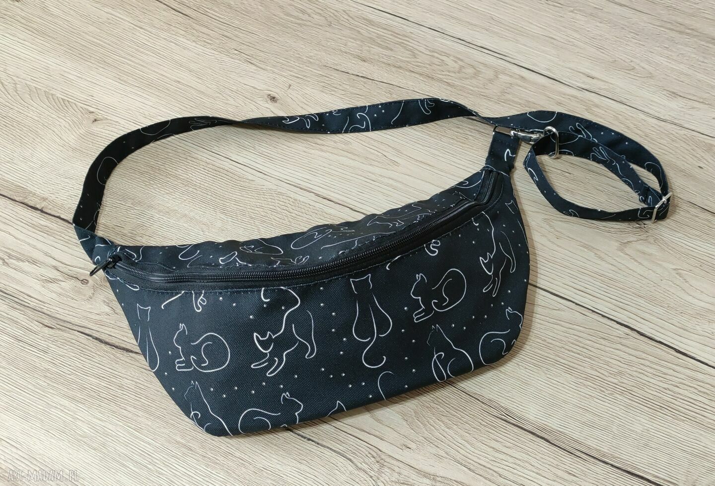 Nerka XL w koty - elegancka i wodoodporna saszetka ręcznie szyta