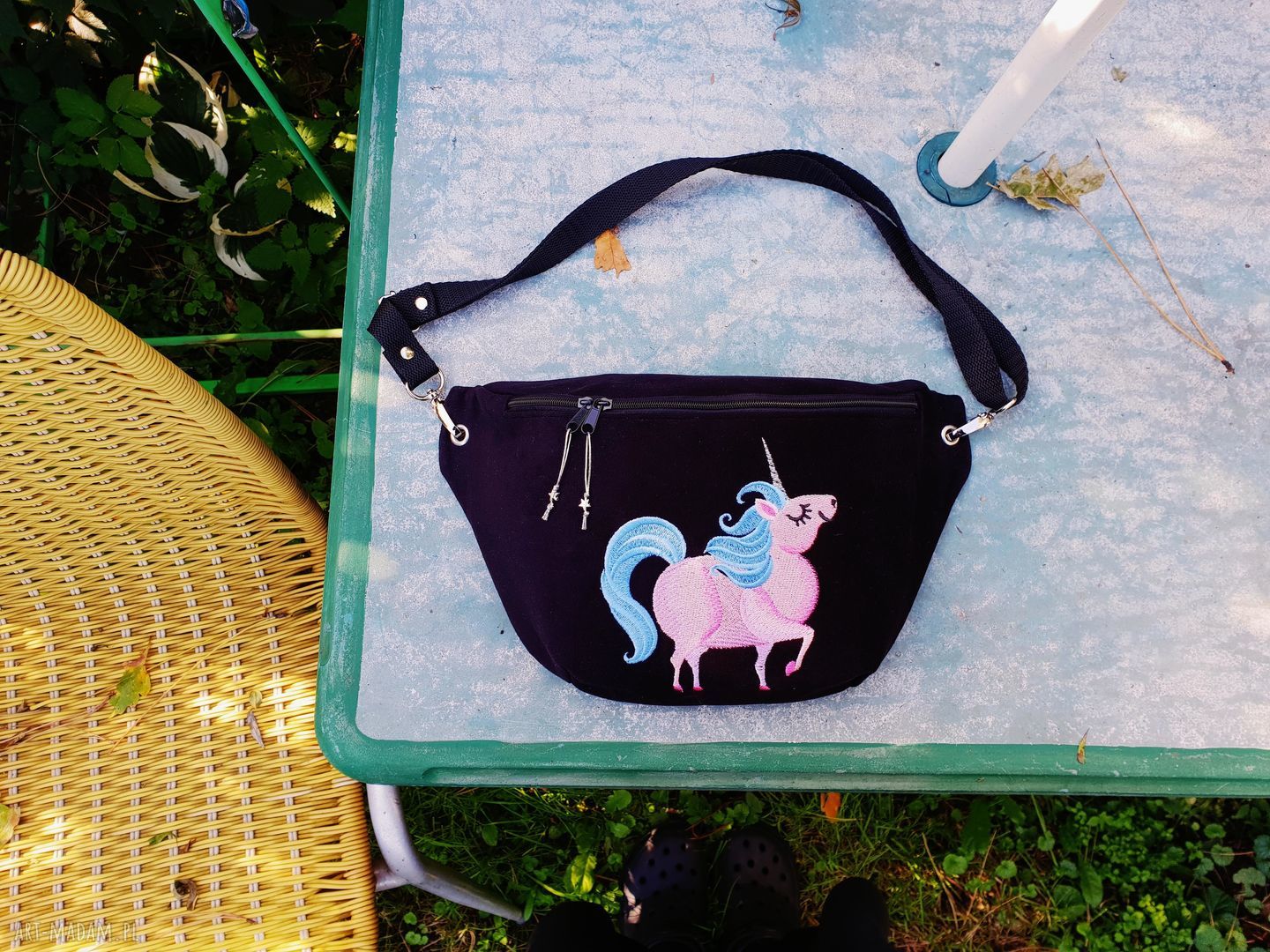 Nerka XXL chubby unicorn handmade czarna z jednorożcem i regulowanym paskiem