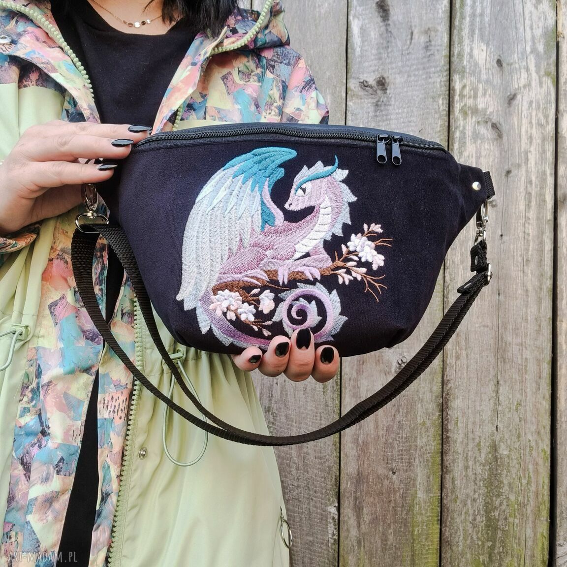 Nerka xxl smok czarna haftem fantasy zapętlona nitka uszyta