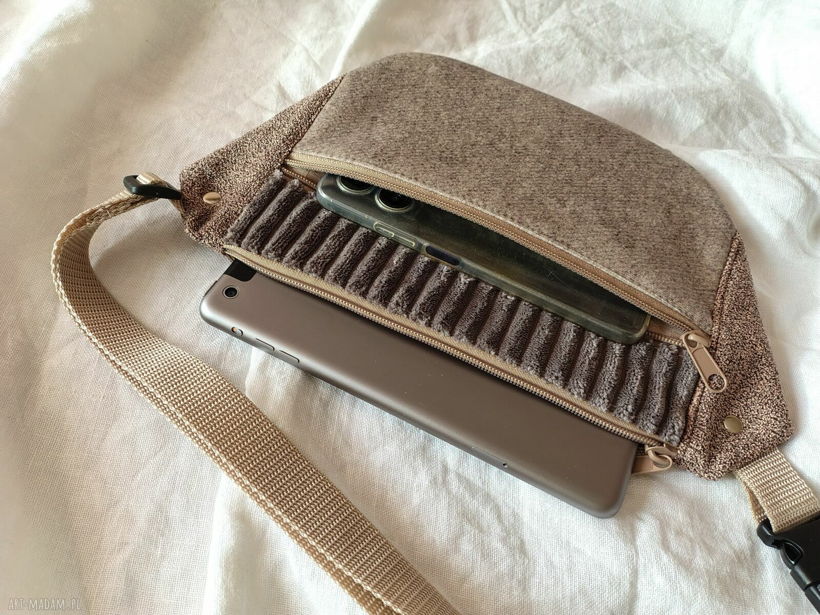 Damska nerka handmade - pojemna saszetka na co dzień