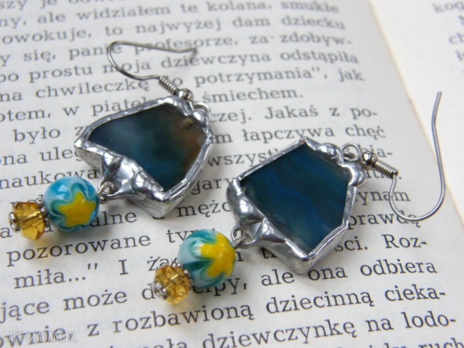 Handmade kolczyki z niebieskim agatem - elegancja w odcieniach nieba
