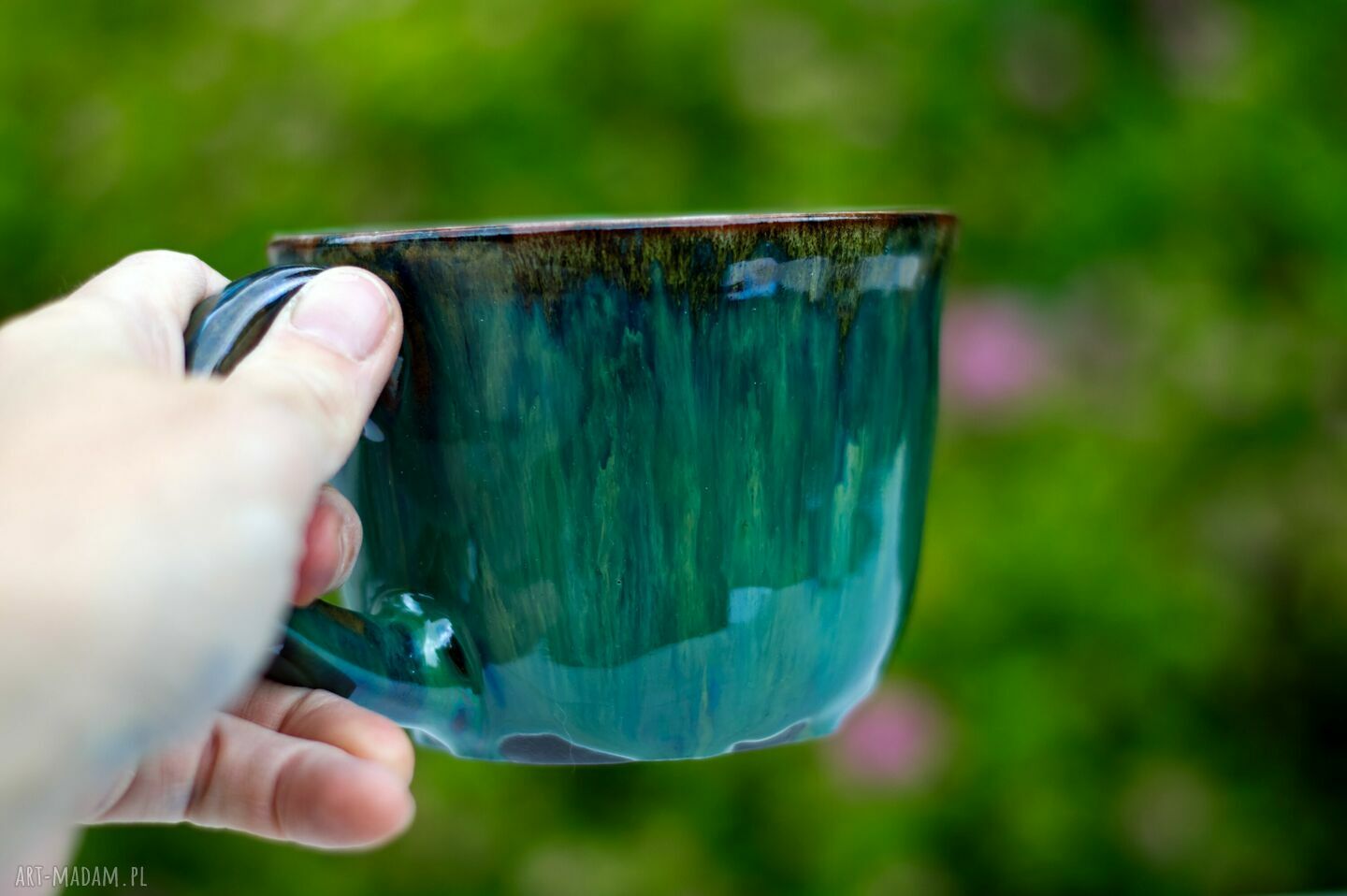 Niebanalny duży kubek ceramiczny szmaragdowo-zielony - 420 ml