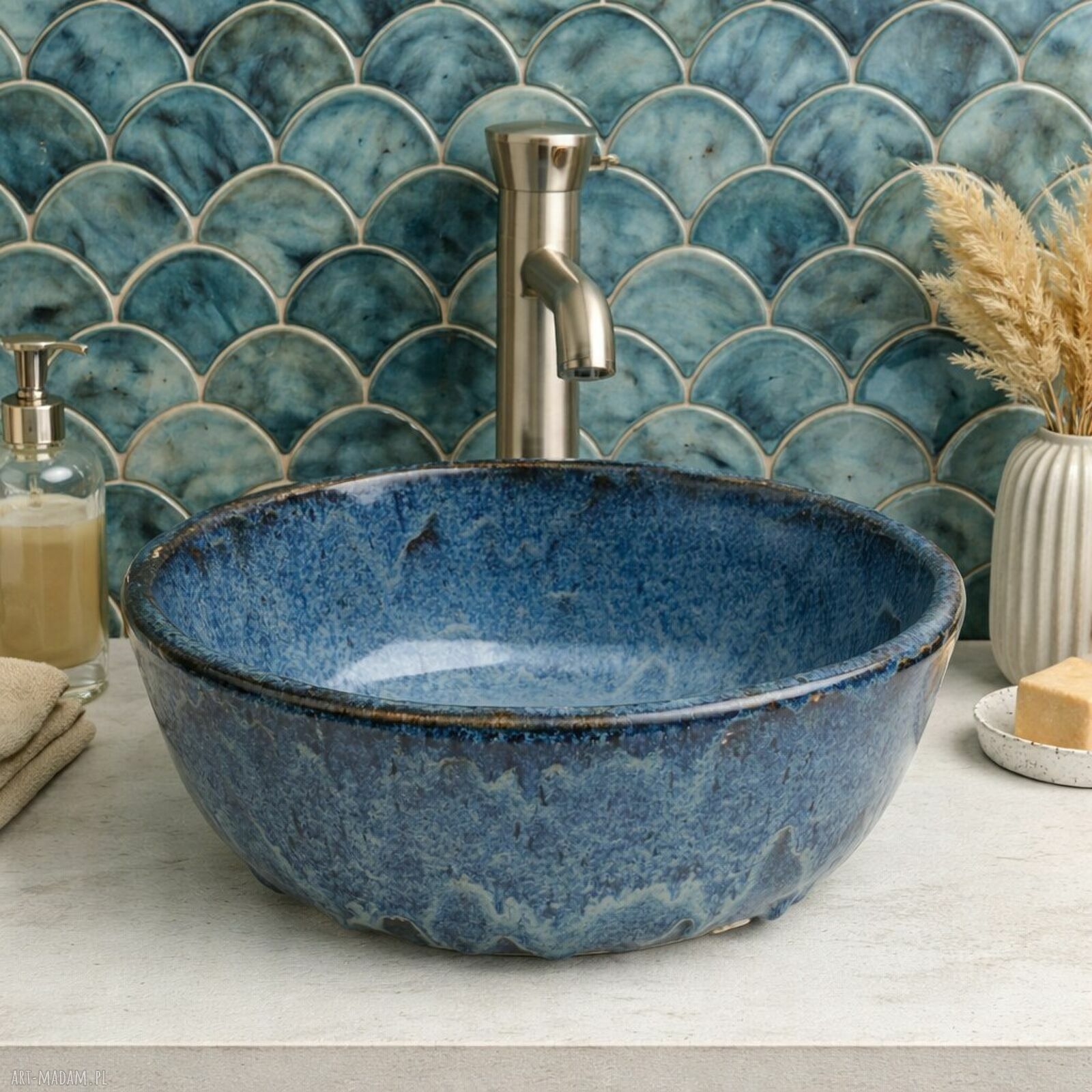 Niebieska ceramiczna umywalka nablatowa w stylu Boho - ręcznie szkliwiona misa