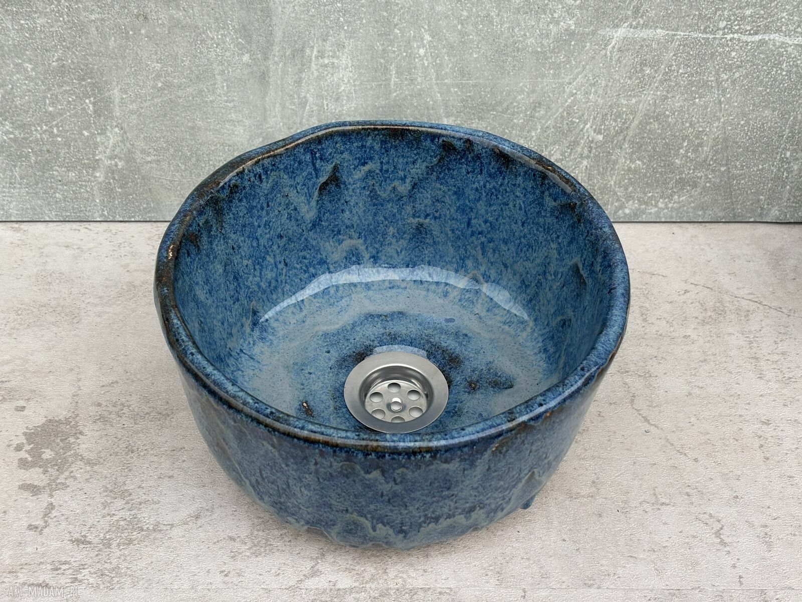 Niebieska ceramiczna umywalka nablatowa w stylu Boho - ręcznie szkliwiona misa