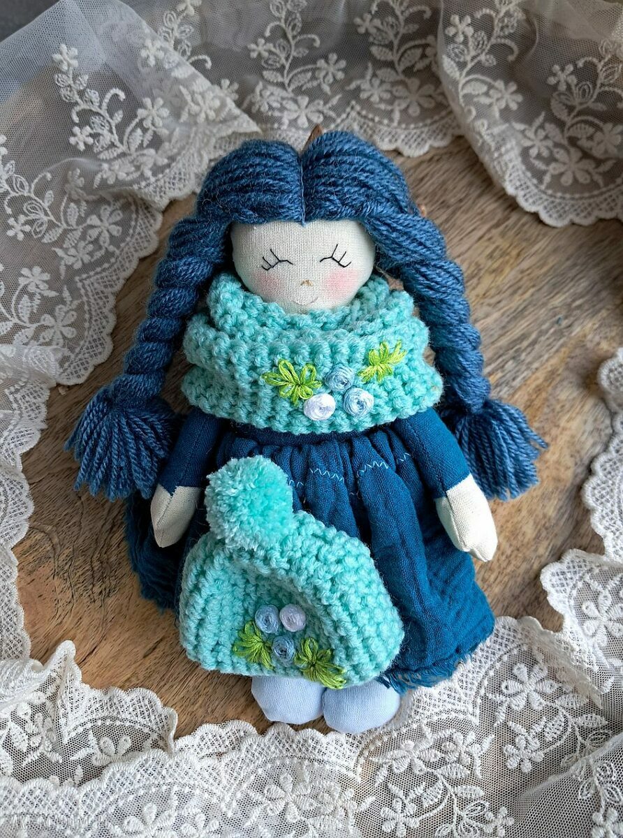 Niebieska laleczka Ewunia - ręcznie szyta przytulanka 23 cm