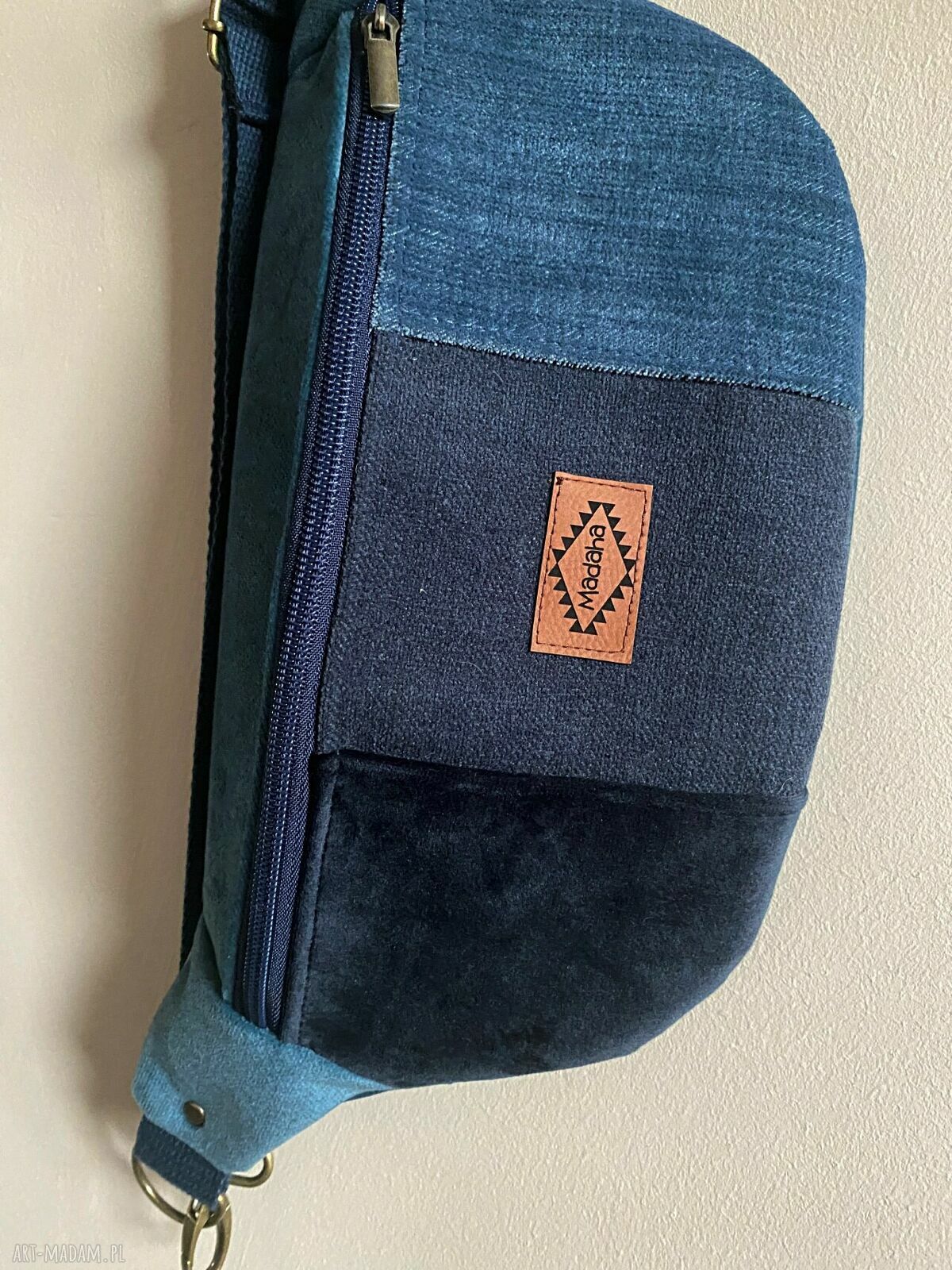 Niebieska nerka patchworkowa - saszetka damska handmade