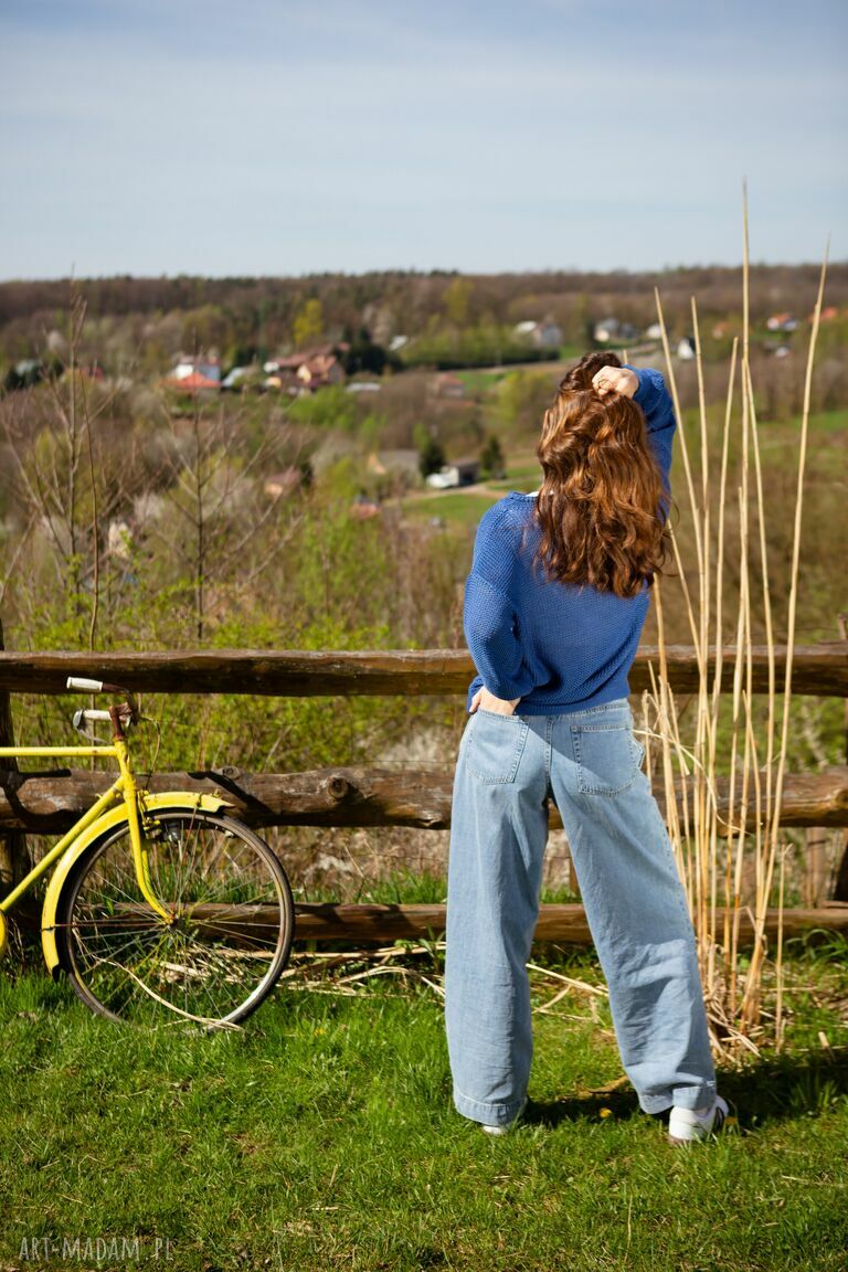 Niebieski oversize sweterek z bawełny - ręcznie robiony handmade