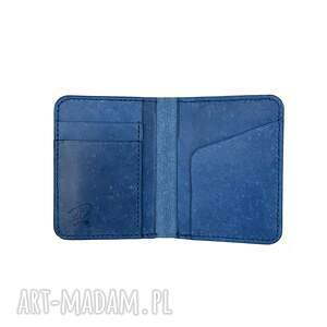 niebieski portfel ręcznie uszyty ze skóry garbowanej