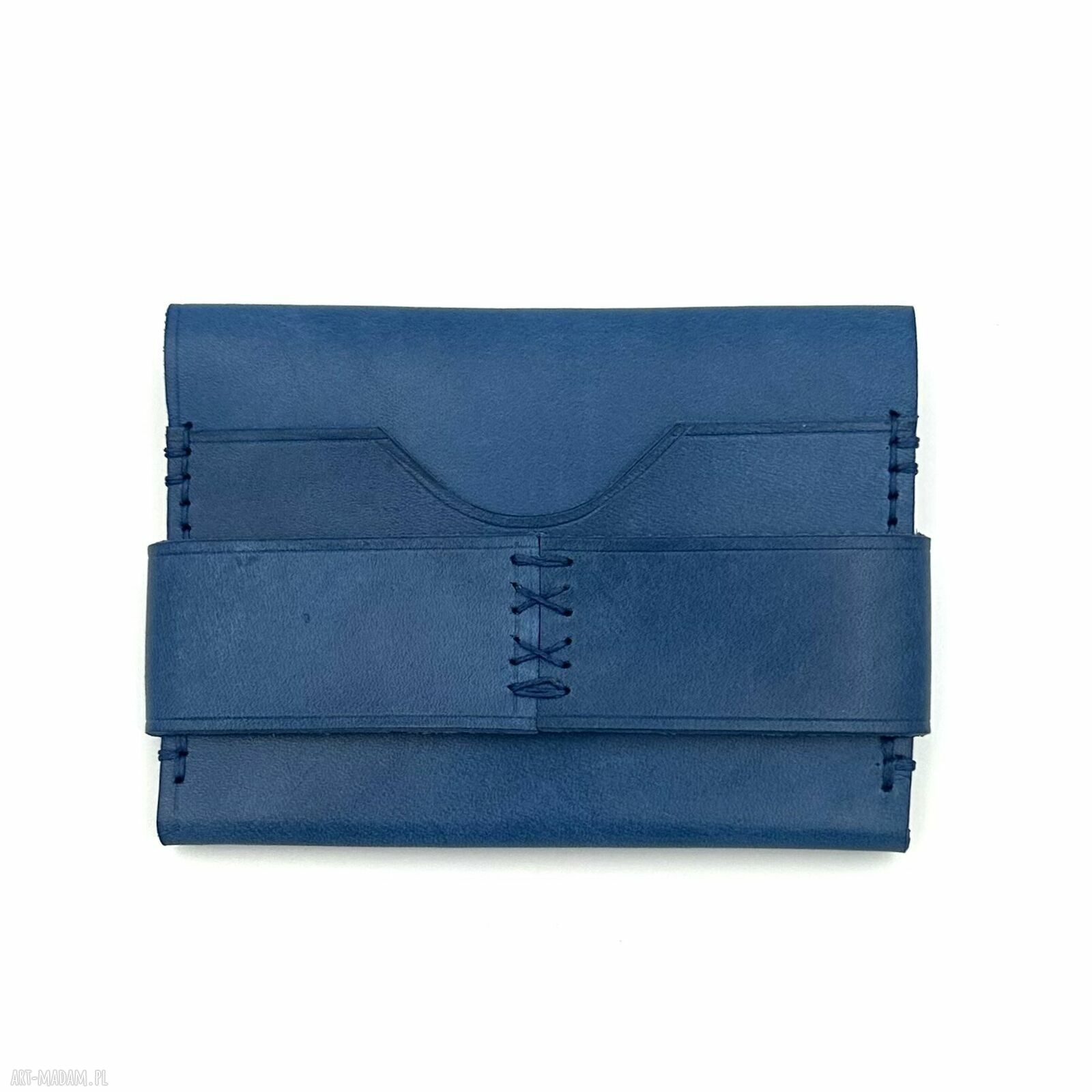 portfele: Niebieski portfel skórzany z klapką ręcznie uszyty na karty.