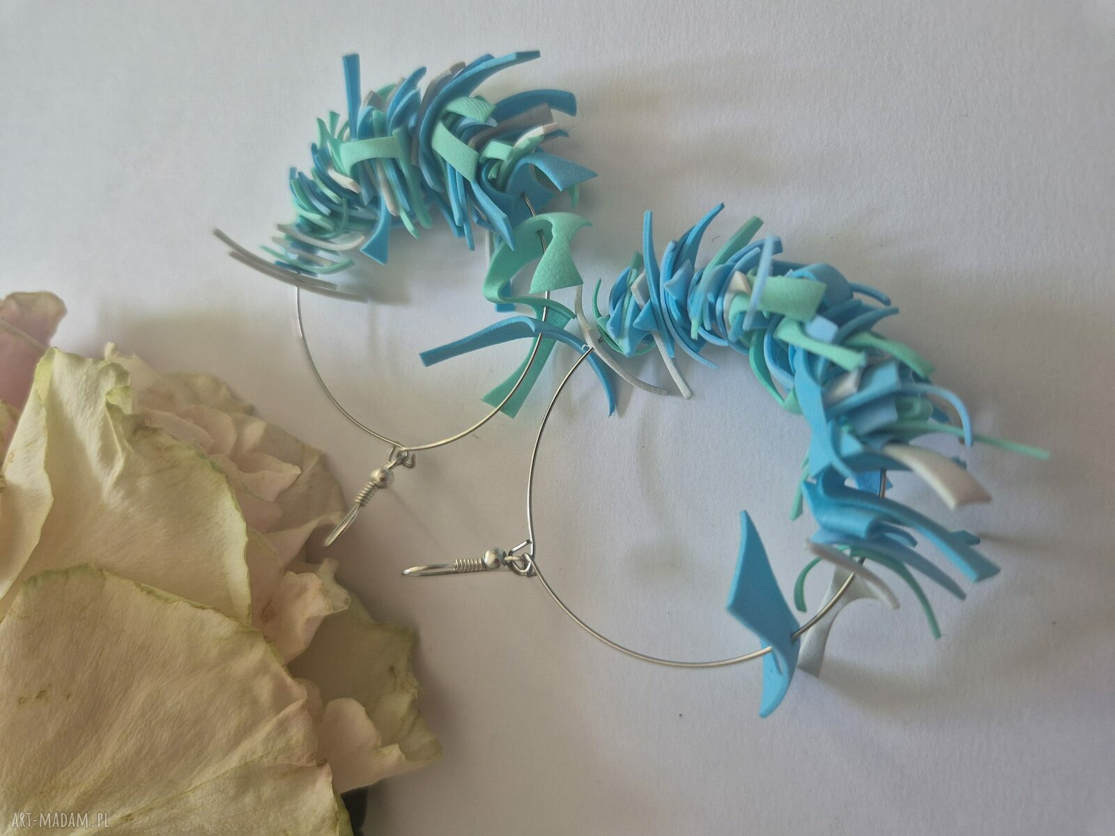 Kolczyki niebieskie leciutkie koła handmade - turkusowo-błękitne