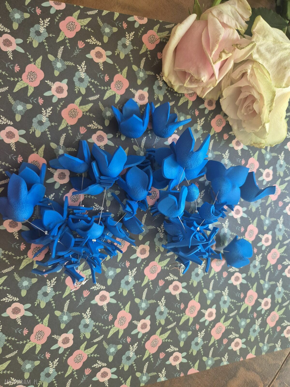 Niebieskie kolczyki tulipany - bardzo lekkie i wyraziste
