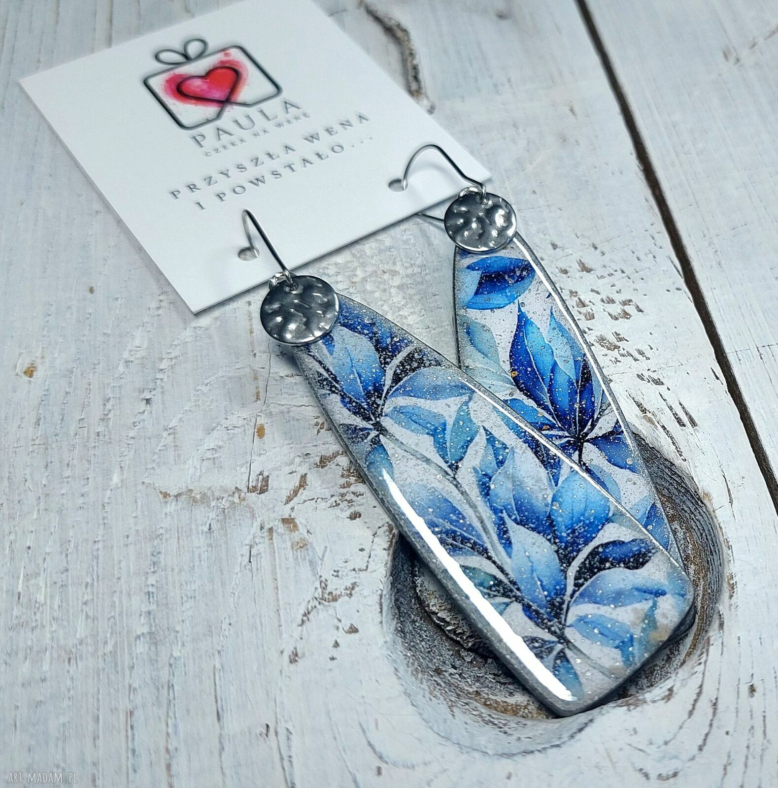 Niebieskie kolczyki decoupage z motywem kwiatowym