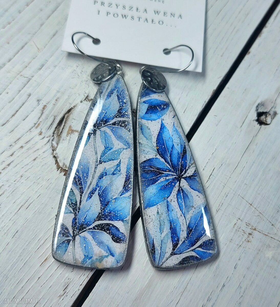 Niebieskie kolczyki decoupage z motywem kwiatowym