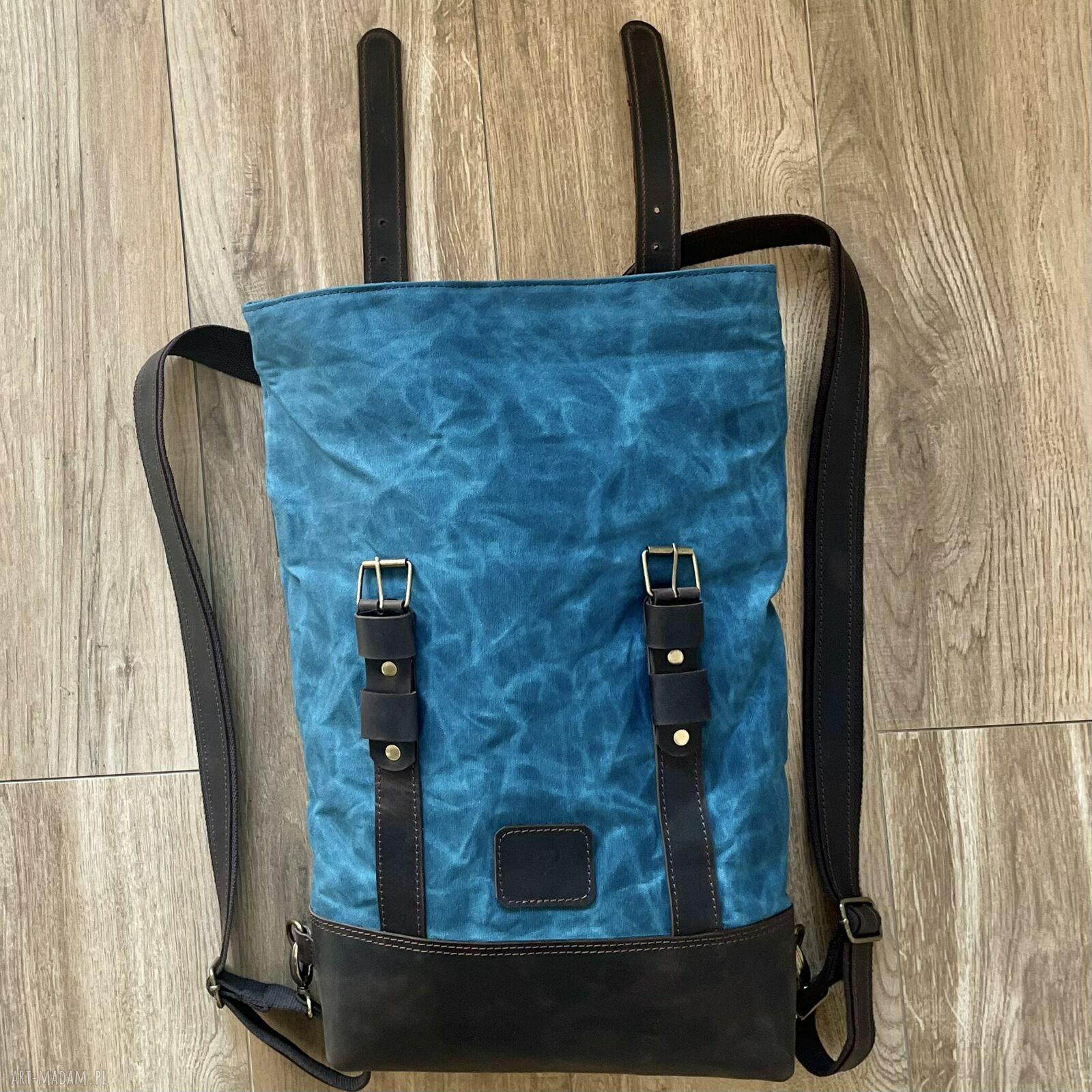 plecaki: Niebiesko brązowy plecak z bawełny woskowanej i skóry zapinany na dwie klamry