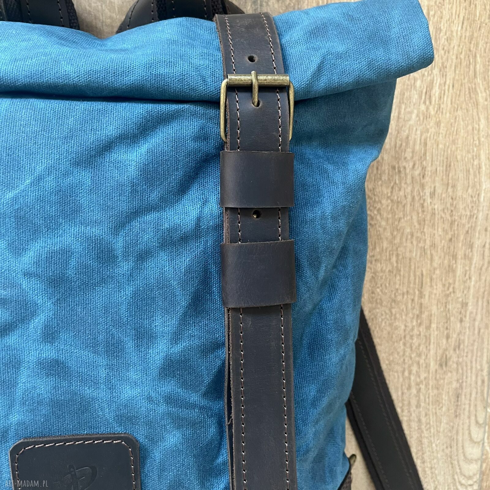 plecaki: Niebiesko brązowy plecak z bawełny woskowanej i skóry zapinany na dwie klamry