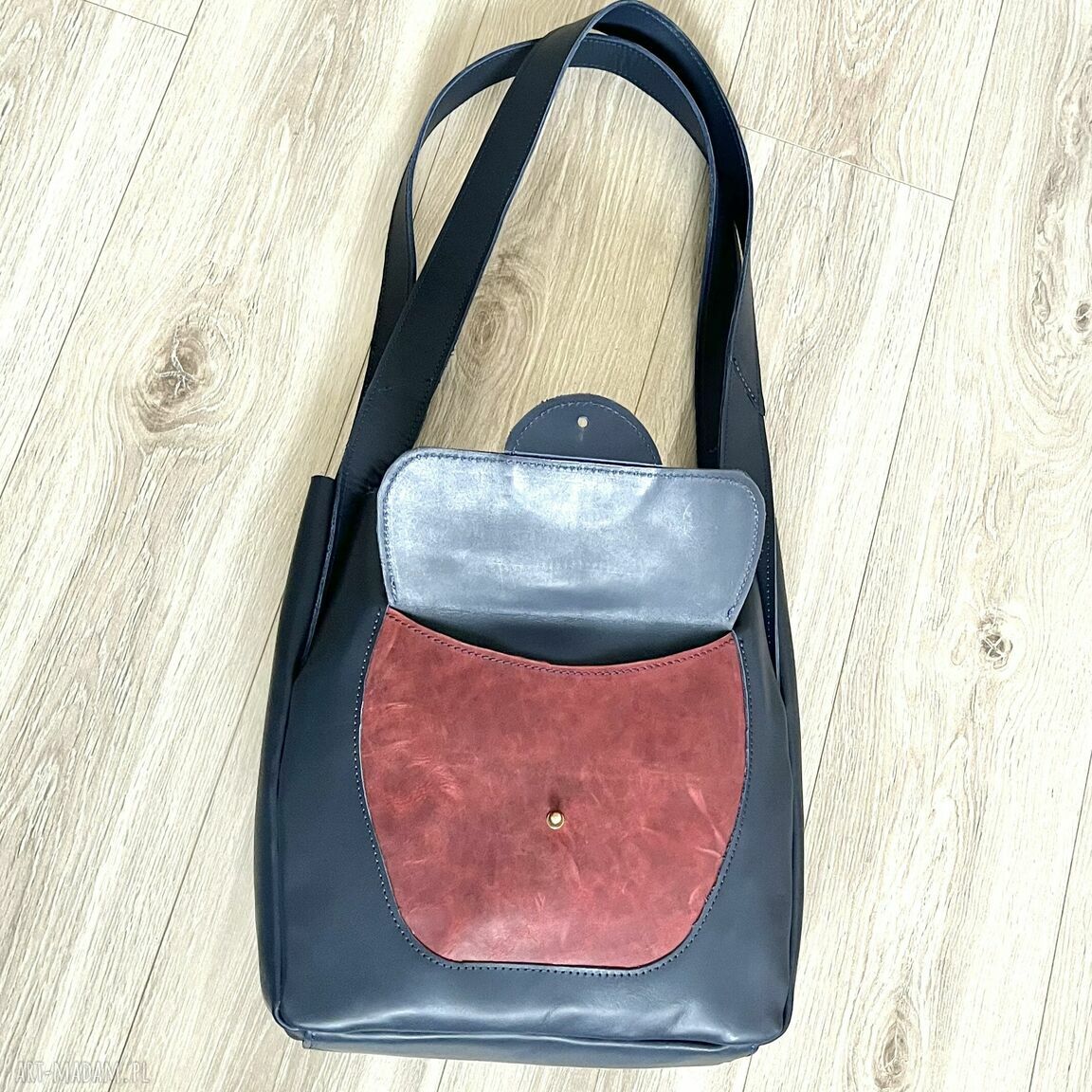 na ramię: Niebiesko czerwona torba skórzana na ramię. Autorskie