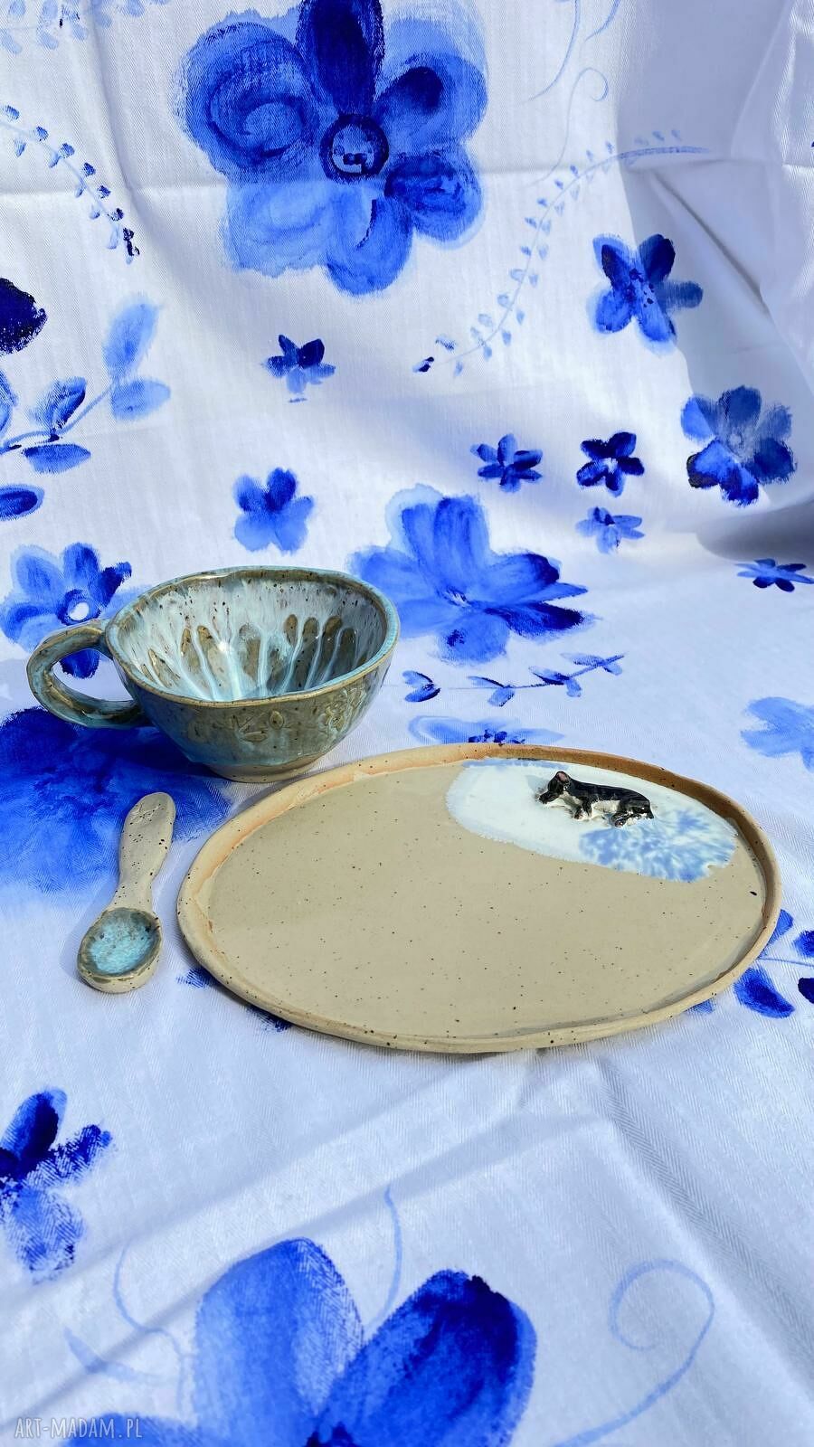 Niepowtarzalny ceramiczny zestaw do kawy i herbaty z pieskiem - filiżanka, talerzyk i łyżeczka