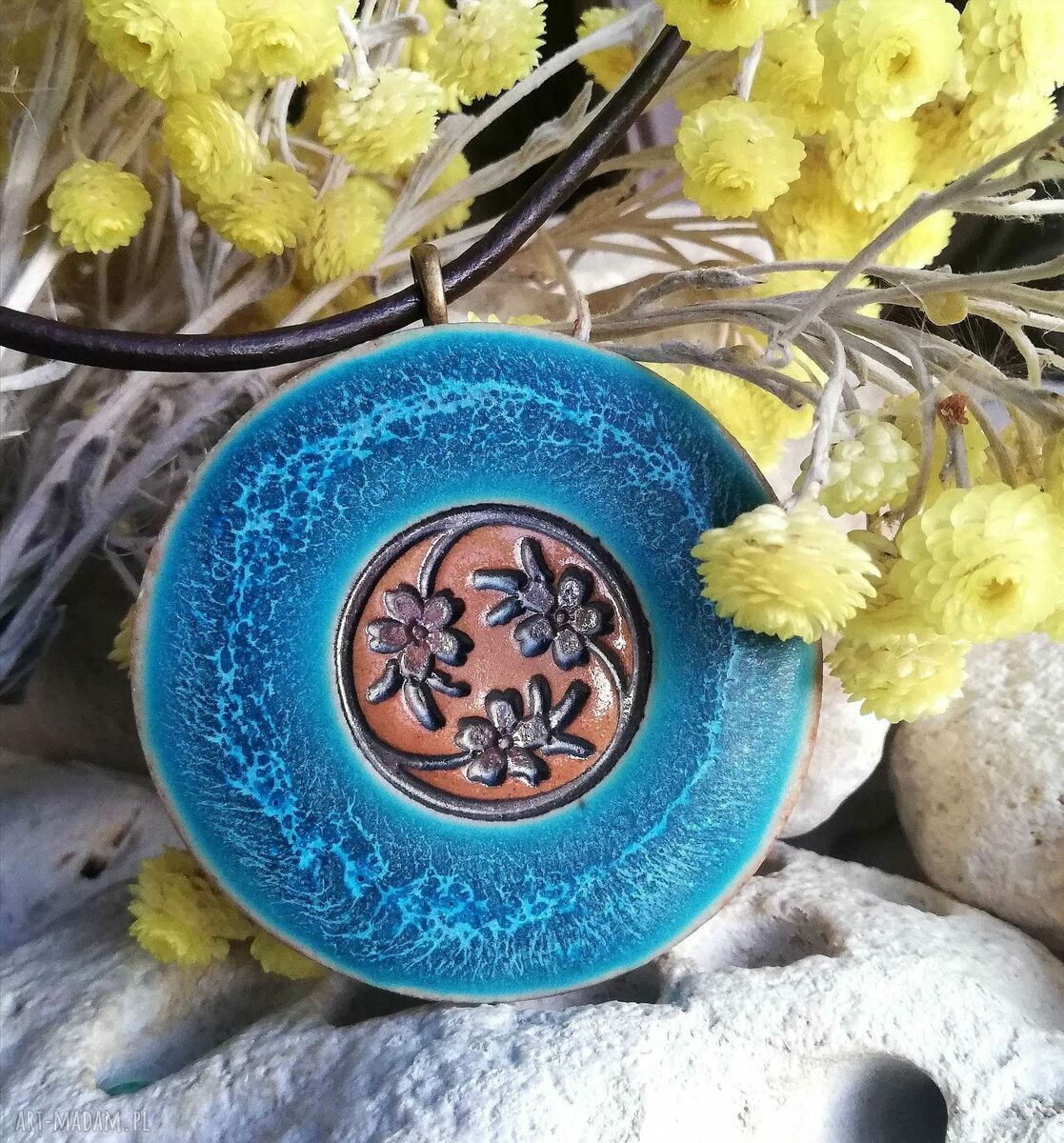 Niepowtarzalny naszyjnik turkusowy z ceramicznym wisiorem vintage na rzemieniu