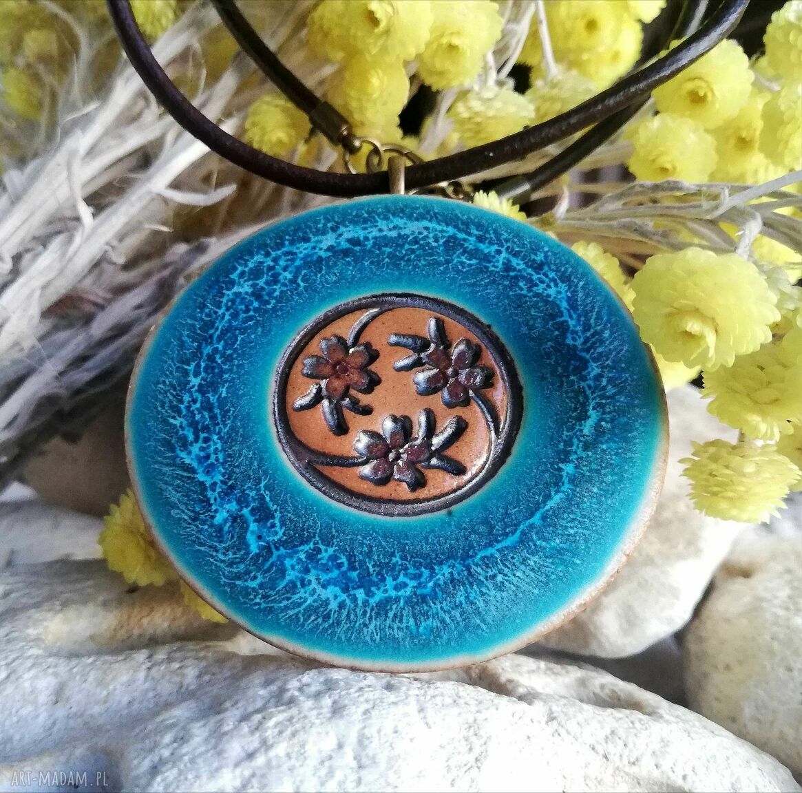 Niepowtarzalny naszyjnik turkusowy z ceramicznym wisiorem vintage na rzemieniu