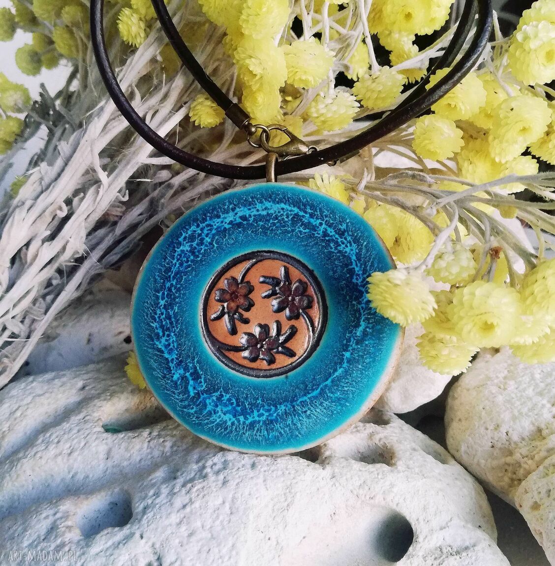 Niepowtarzalny naszyjnik turkusowy z ceramicznym wisiorem vintage na rzemieniu