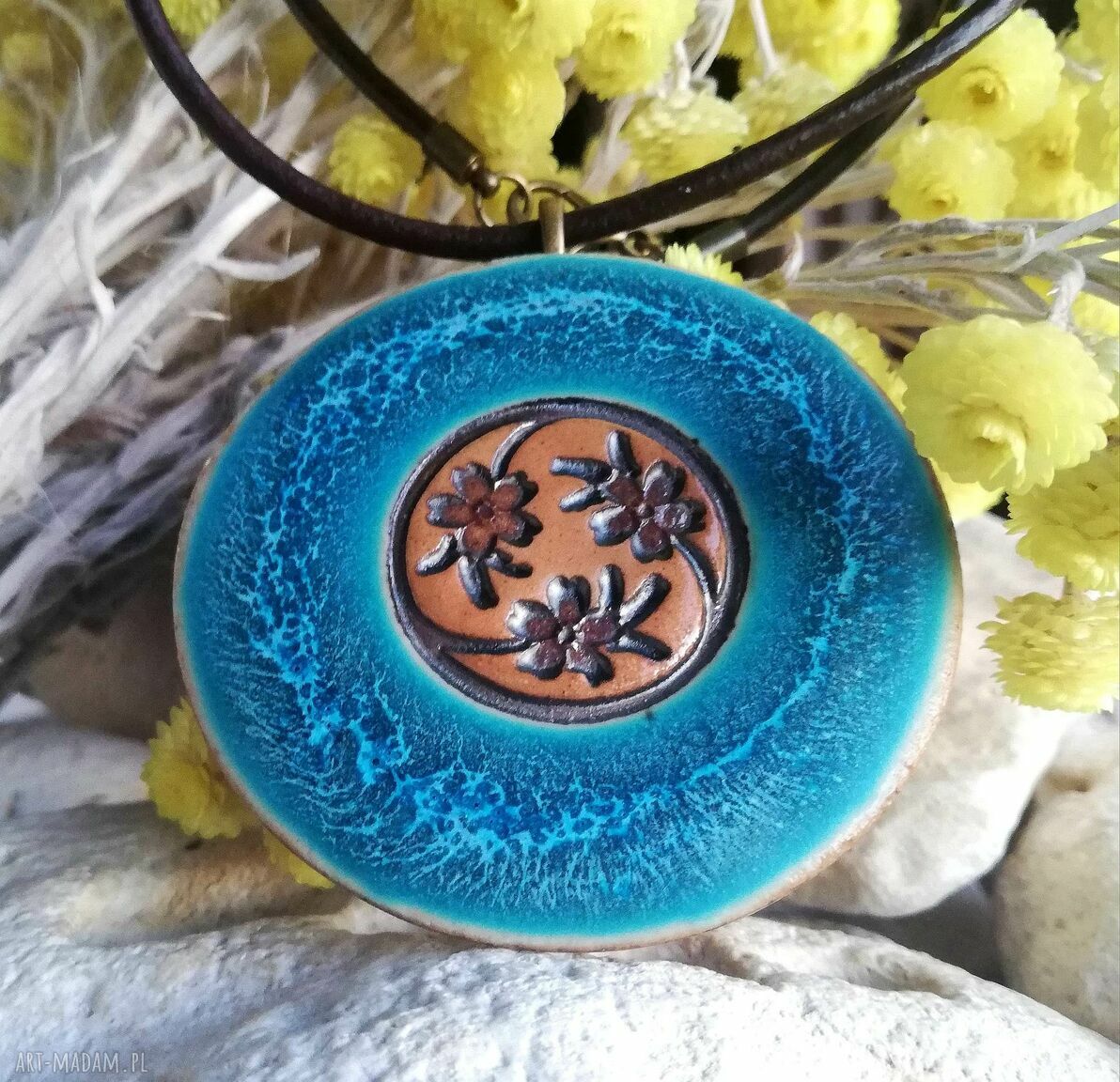 Niepowtarzalny naszyjnik turkusowy z ceramicznym wisiorem vintage na rzemieniu