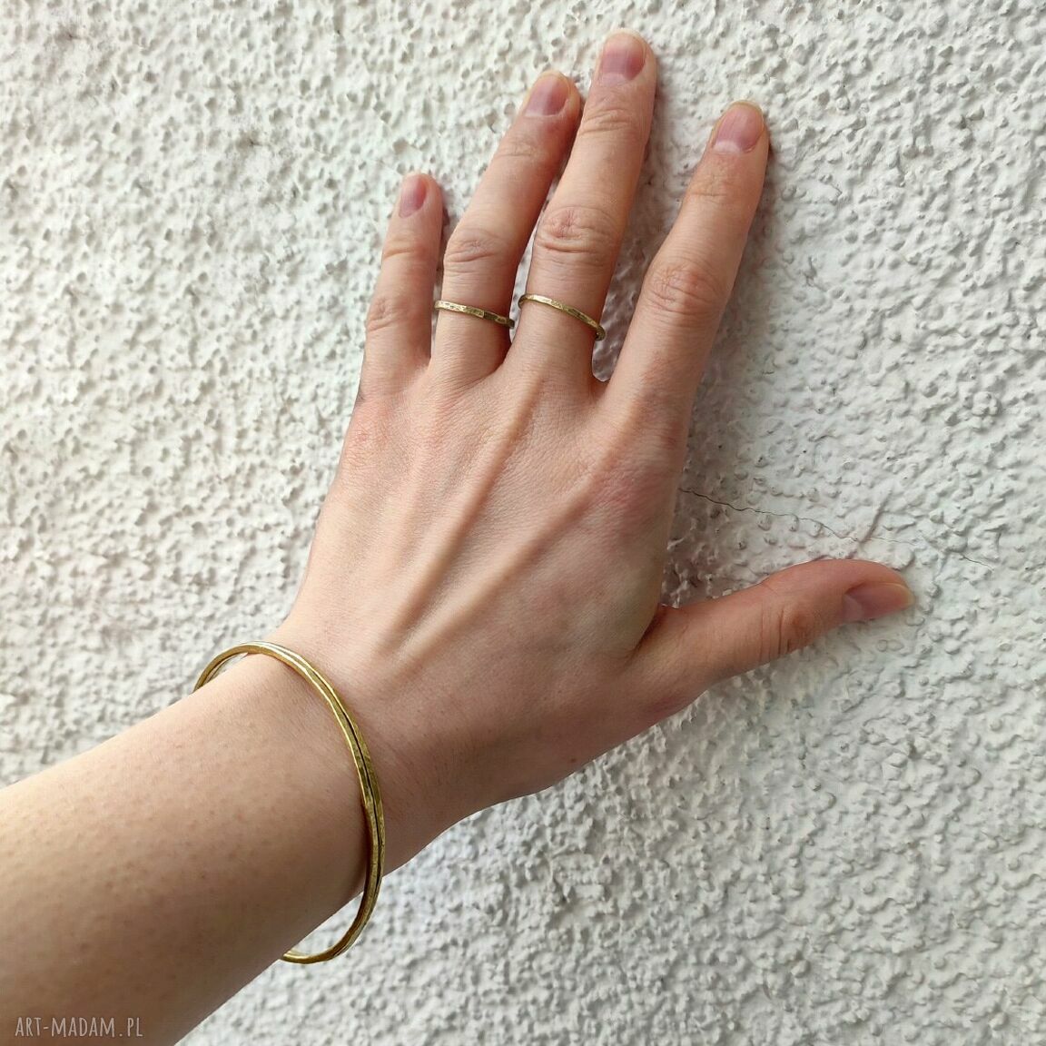 Nierówna mosiężna bransoletka minimalistyczna (2403-05) III