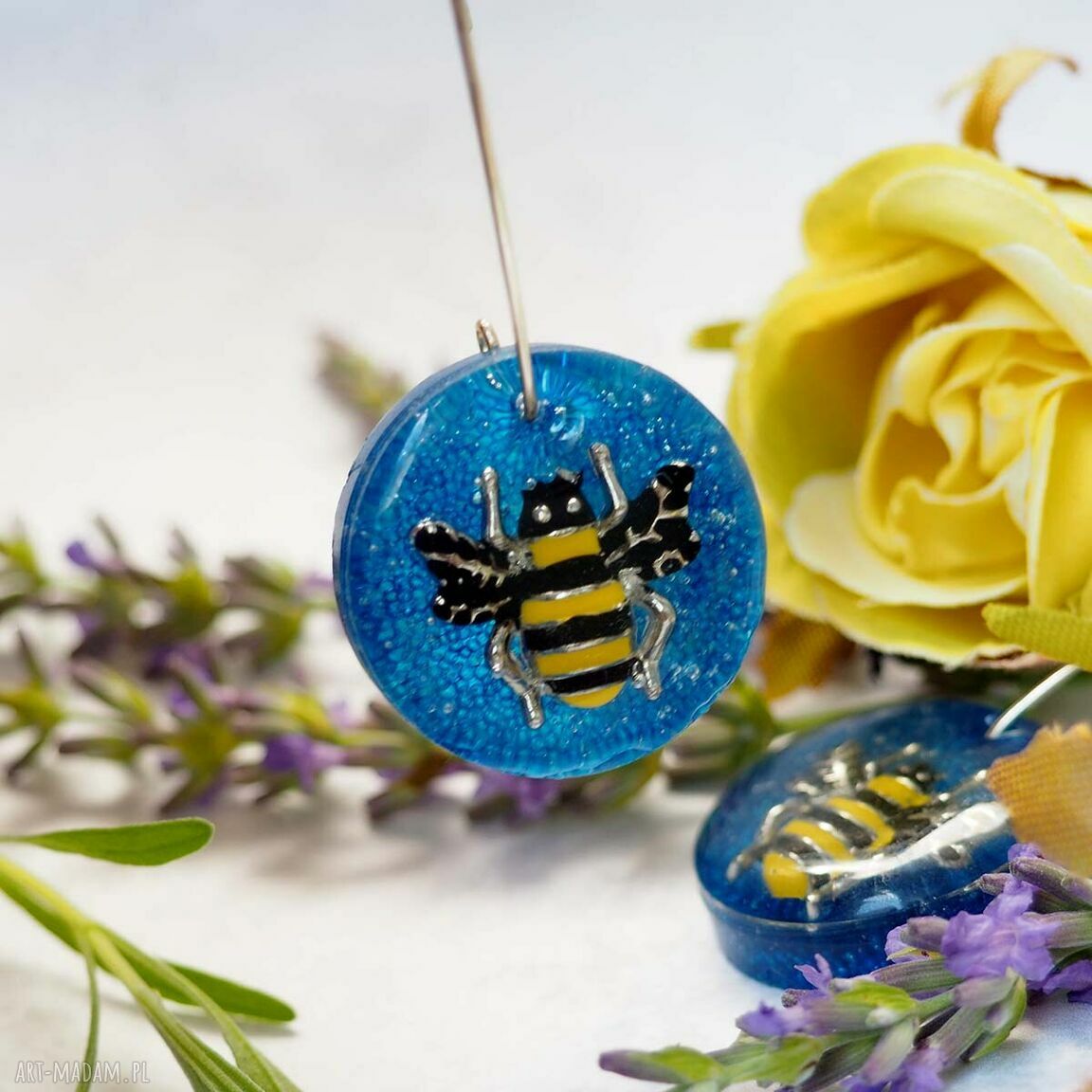 Niesamowite kolczyki wiszące z pszczółkami - srebro 925 i żywica handmade