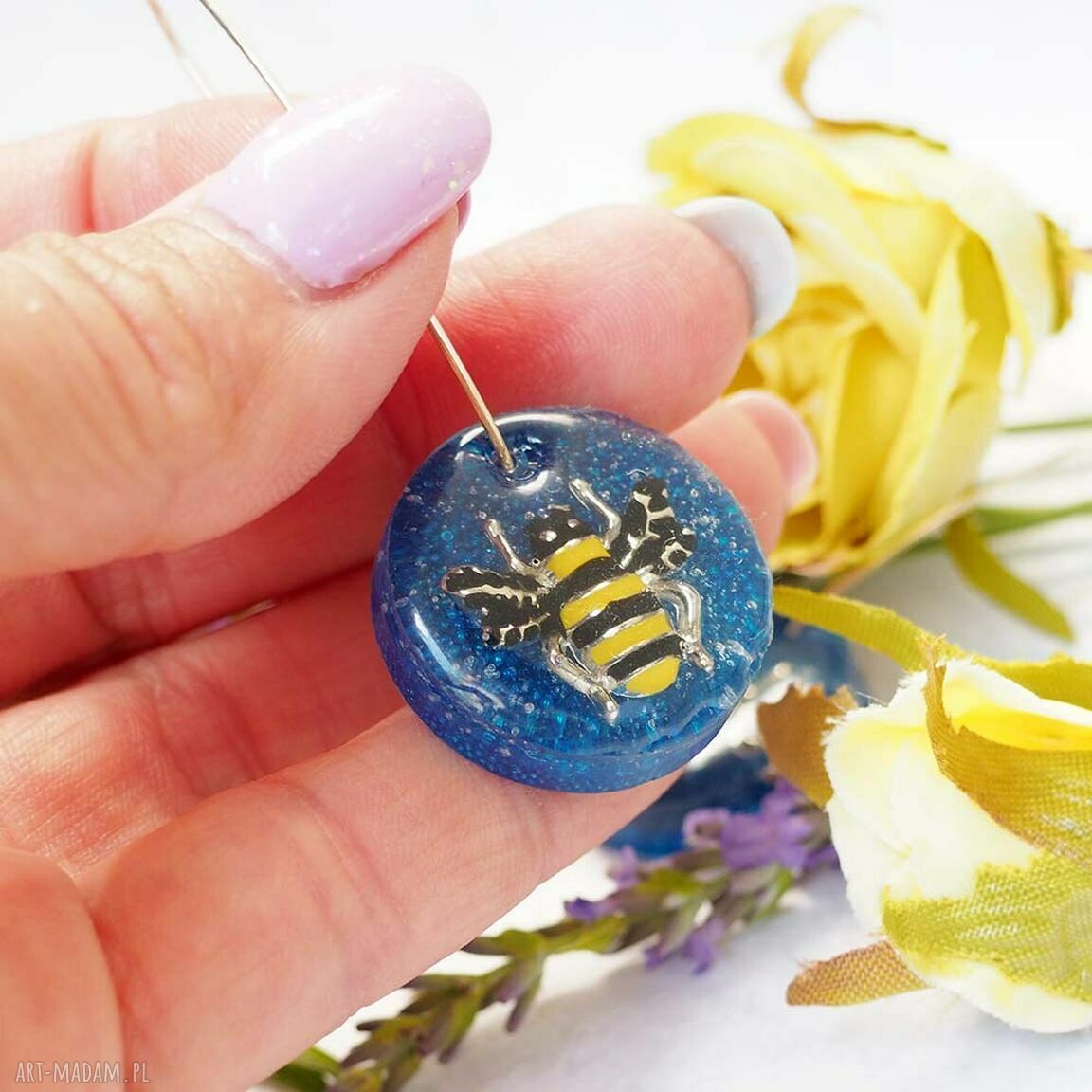 Niesamowite kolczyki wiszące z pszczółkami - srebro 925 i żywica handmade