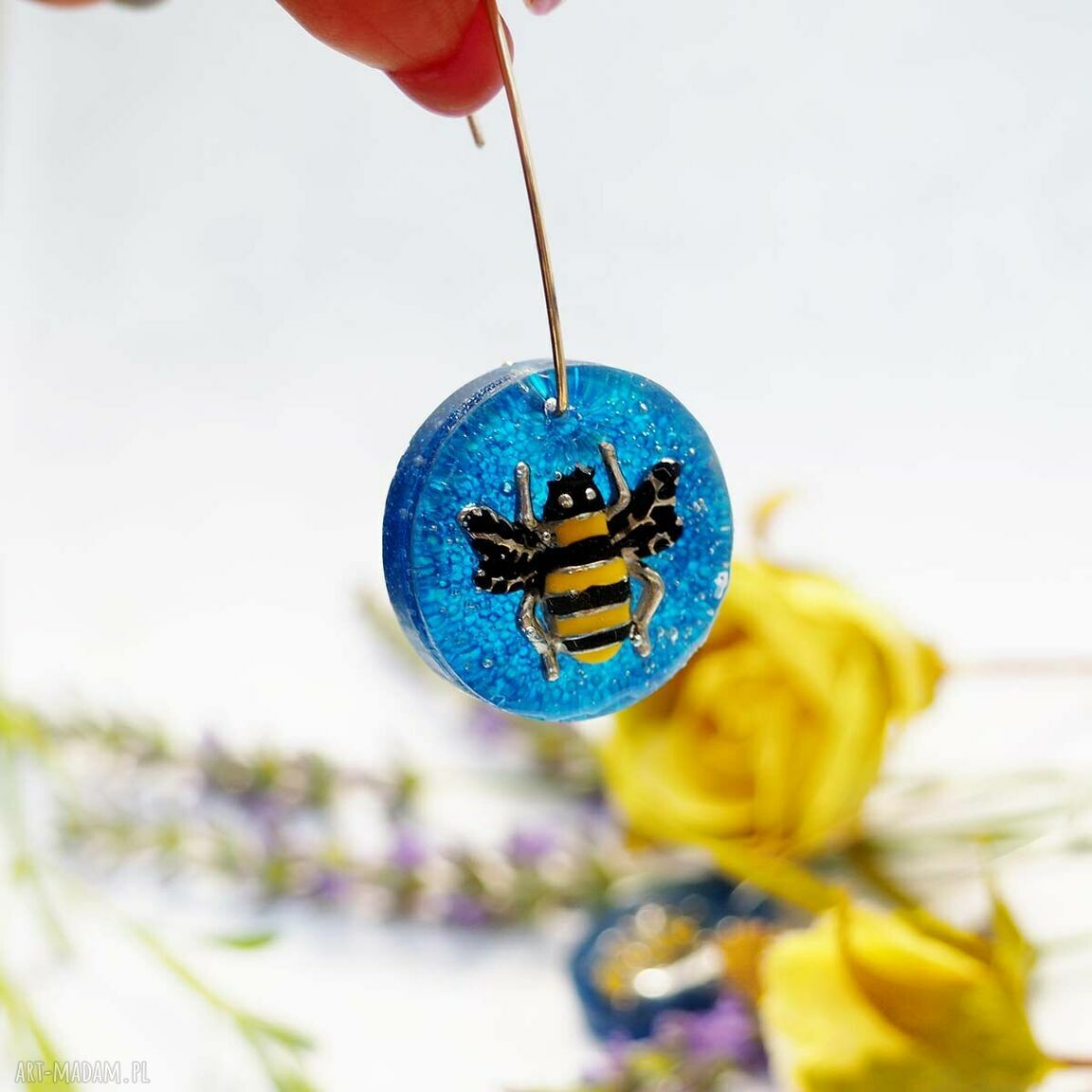 Niesamowite kolczyki wiszące z pszczółkami - srebro 925 i żywica handmade