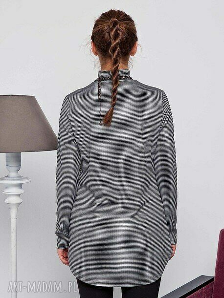 lekki sweter z golfem z dzianiny