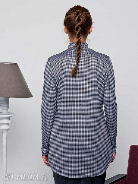 lekki sweter z golfem z dzianiny