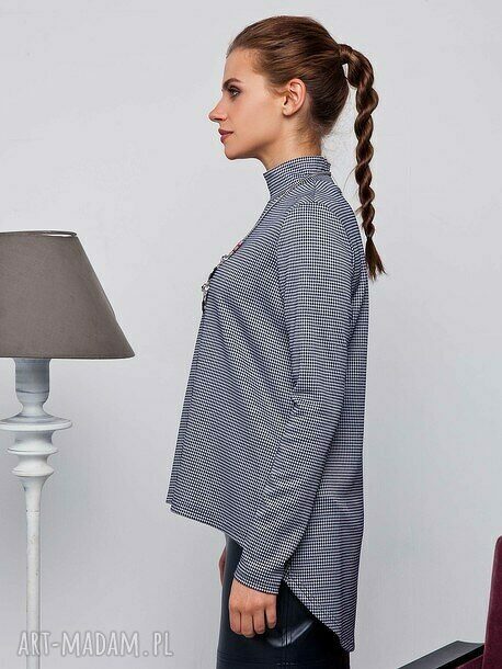lekki sweter z golfem z dzianiny