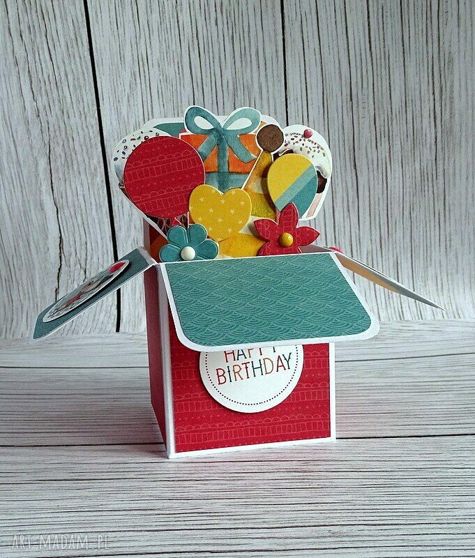 Życzenia nietuzinkowe na urodziny dziecka - kartka pop-up z personalizacją i kopertą 15x15 cm