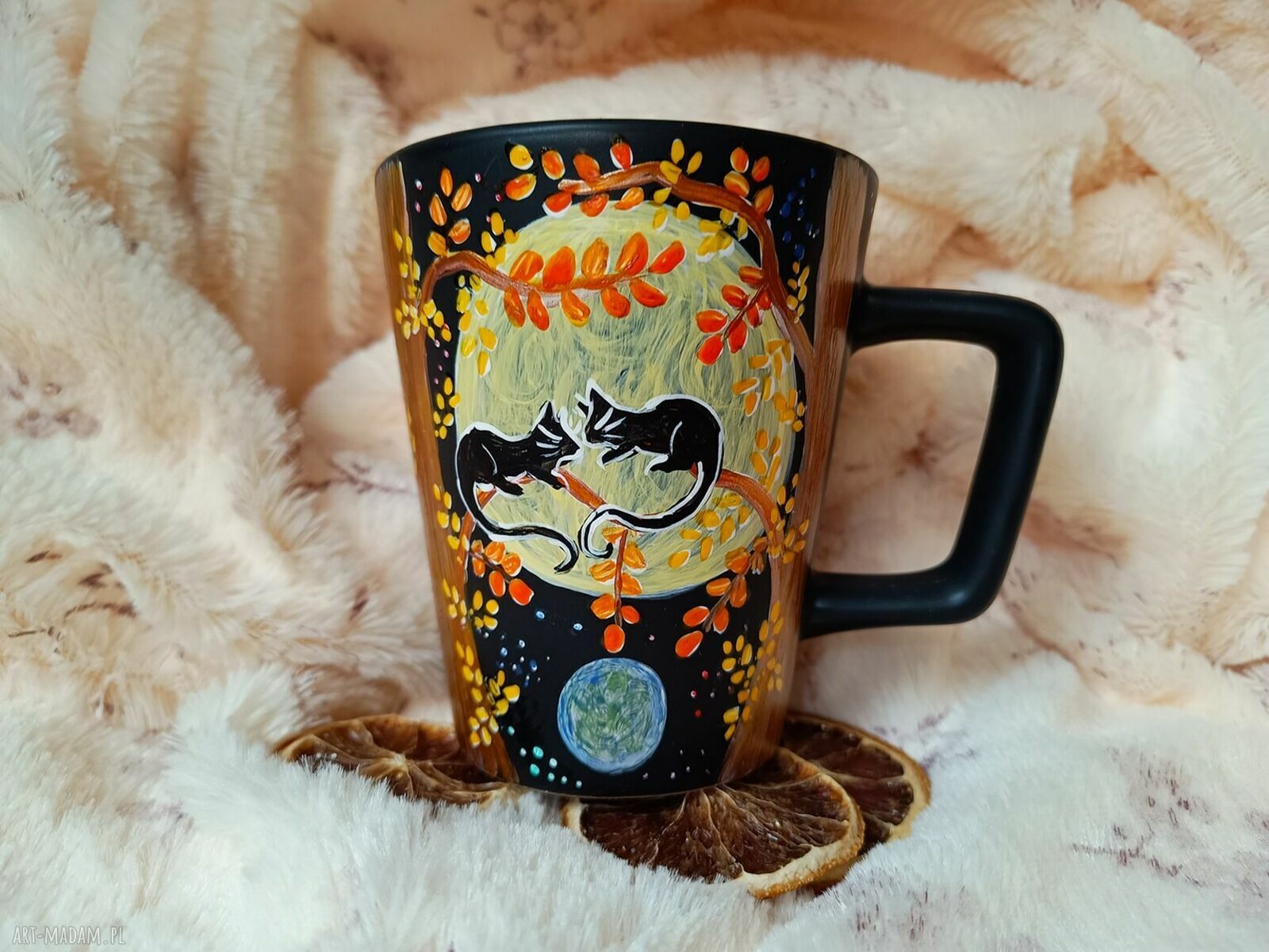 Nocne kocie tajemnice - ręcznie malowany kubek 300 ml