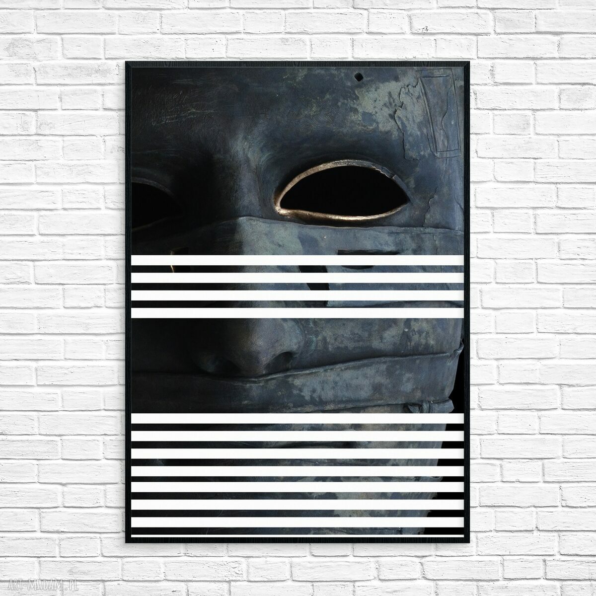 North is harsh 2 - minimalistyczna grafika 50x70 w czarnej ramie