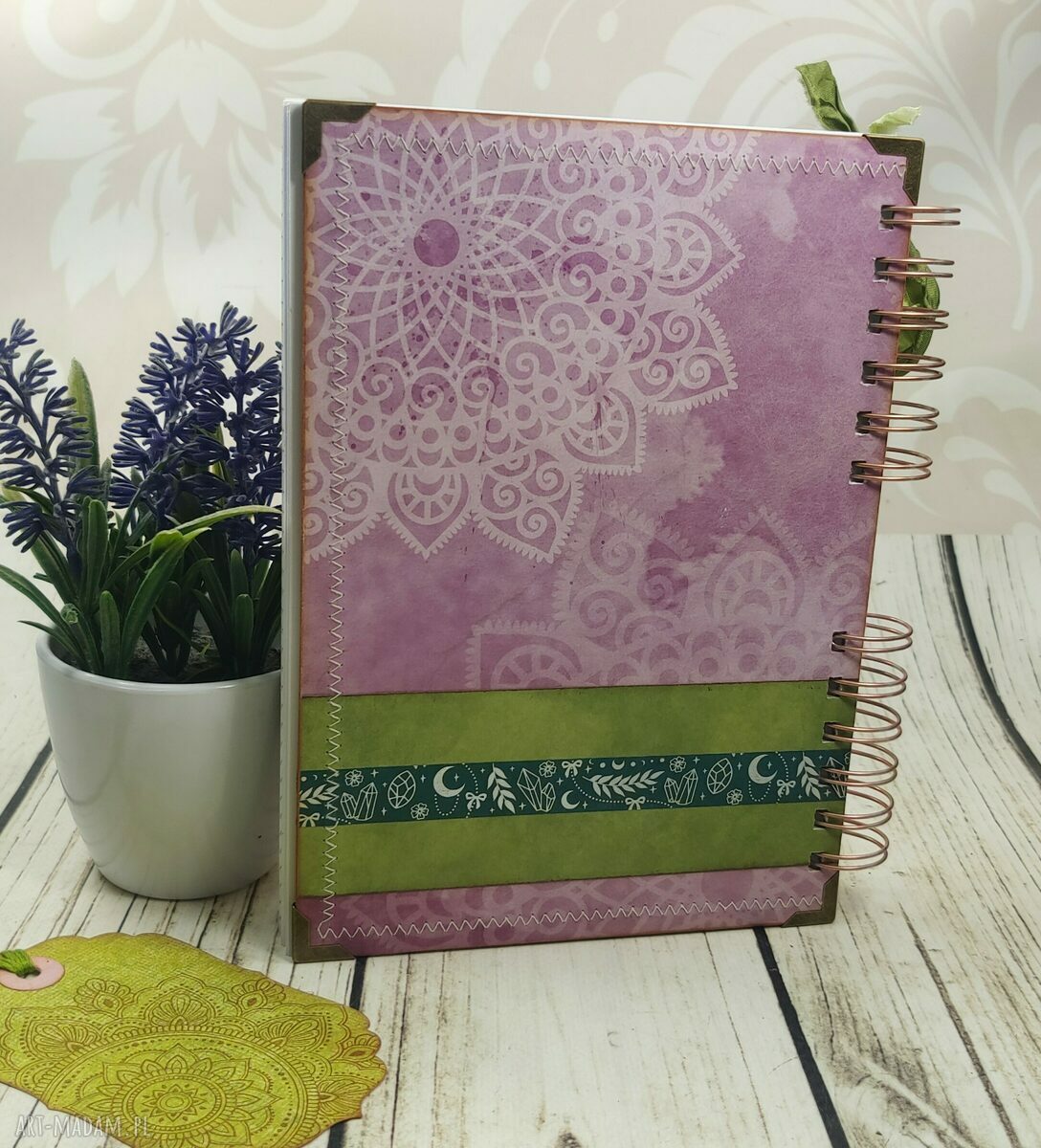 Notatnik joga A5 - handmade scrapbooking z mandalą, drzewem i szklanym kaboszonem