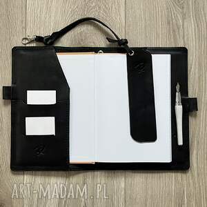 czarna okładka skórzana na książkę formatu a 5