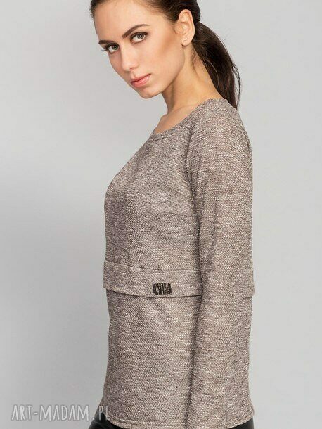 sweter o prostym kroju